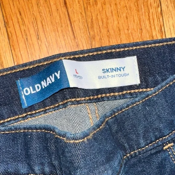 Old Navy girls pull on Slim Jeans in Light and Dark Blue - Picture 5 of 8